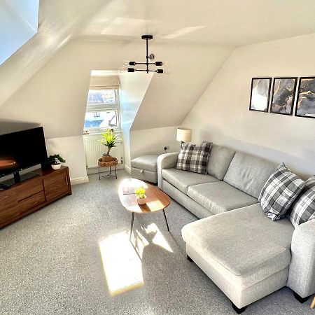 Swanage Holiday Penthouse Apartment, Moments From Beach And Town, On Site Parking, Fast Wifi, Sleeps Up To 6, Rated Exceptional Ngoại thất bức ảnh