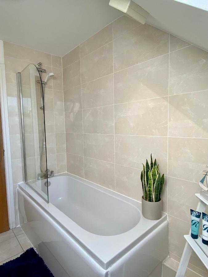 Swanage Holiday Penthouse Apartment, Moments From Beach And Town, On Site Parking, Fast Wifi, Sleeps Up To 6, Rated Exceptional Ngoại thất bức ảnh